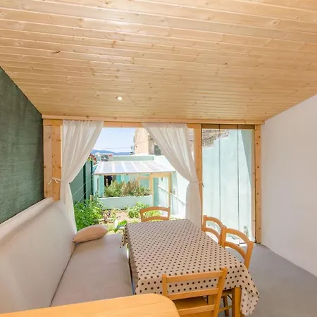 Semesterbostad House House Toma